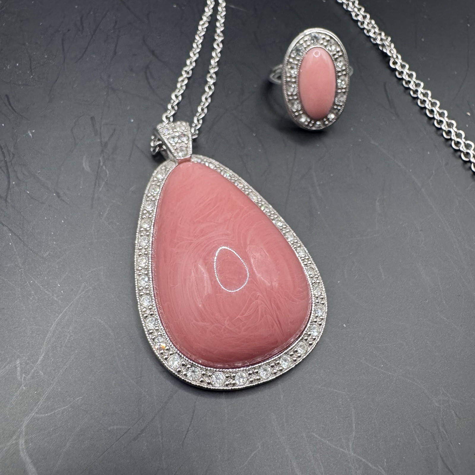 Avon "Pale Fire" 1973 Necklace & Ring Set - Pink Coral Rhineston - photo 2