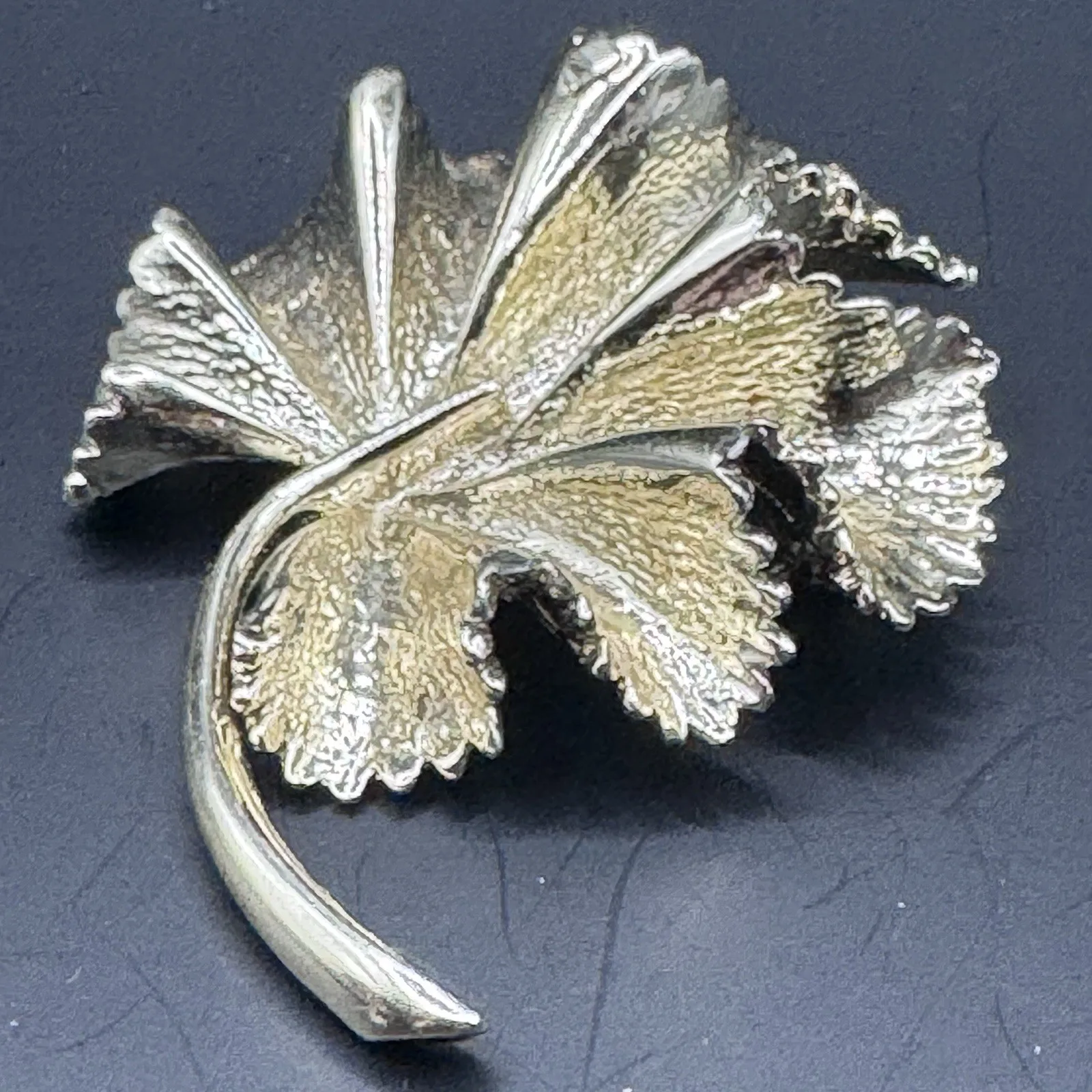 Vintage Coro Gold Tone Ruffled Leaf Brooch - photo 2