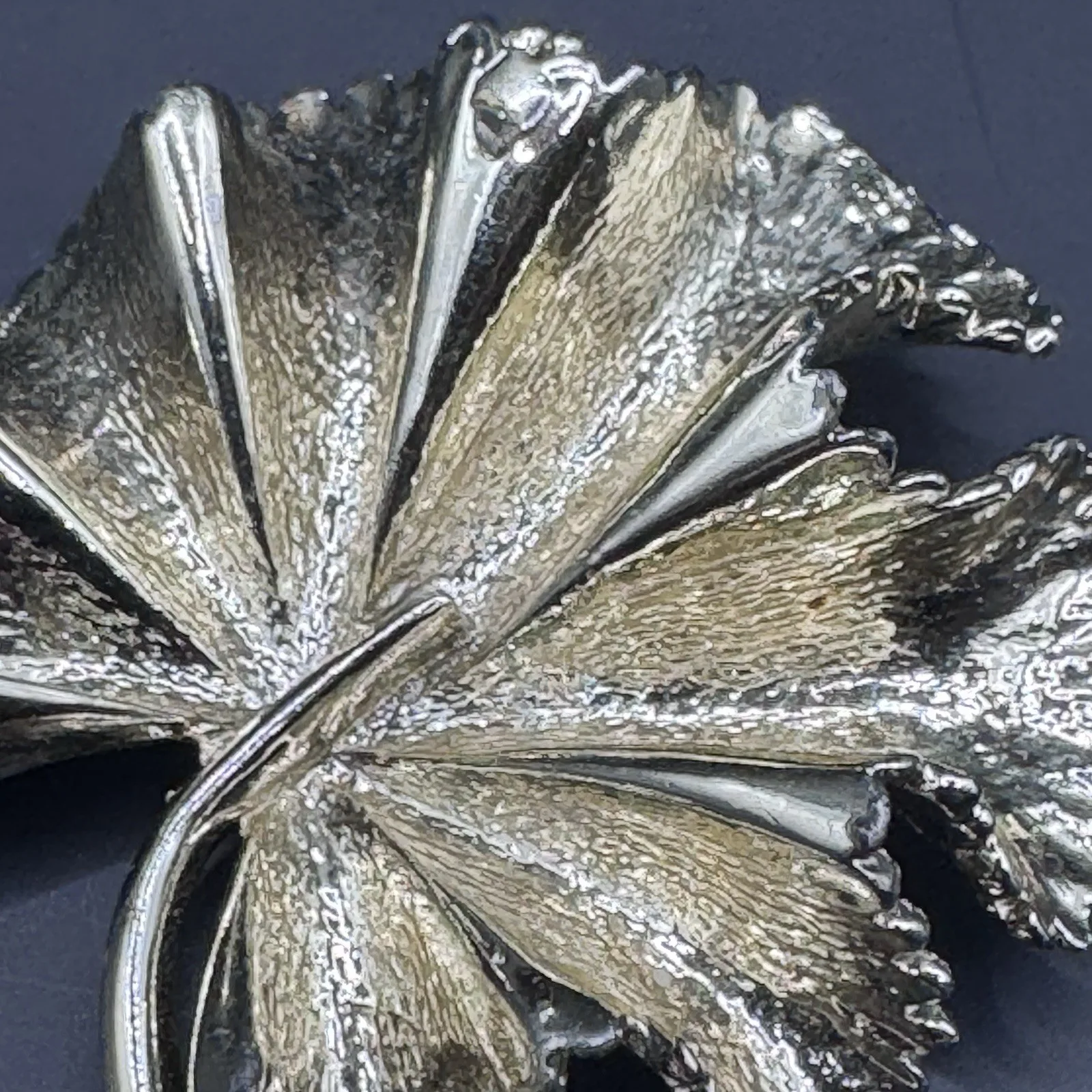 Vintage Coro Gold Tone Ruffled Leaf Brooch - photo 4