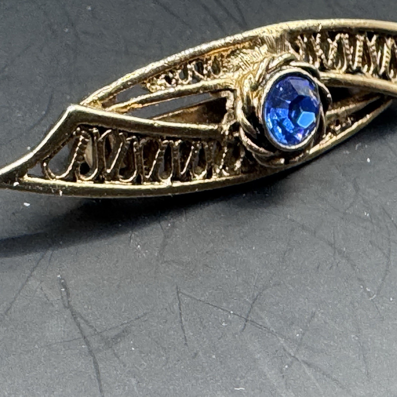 Victorian/Edwardian Reproduction Gold Tone Bar Pin w/ Blue Stone - photo 2
