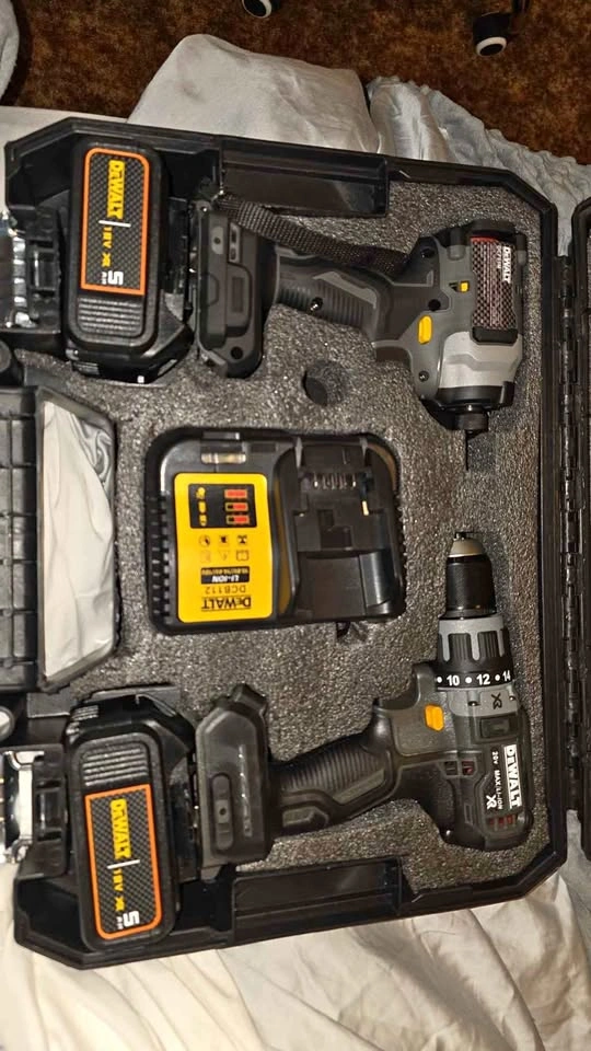 DeWalt 20V MAX XR Brushless Drill & Impact Combo Kit