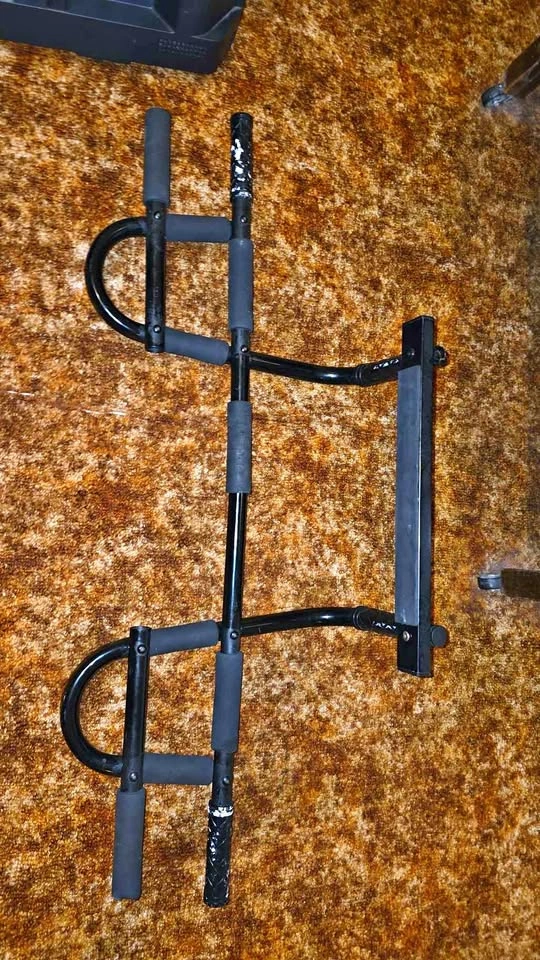 Multi-Grip Doorway Pull-Up Bar