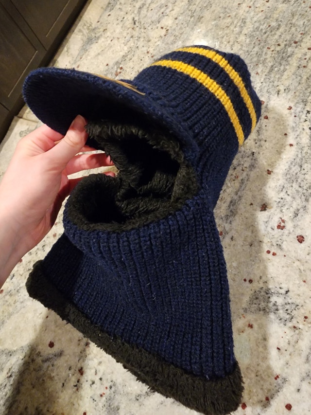 Kids age 7-11 winter hat cap and neckwarmer in one - photo 2