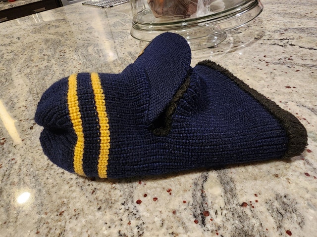 Kids age 7-11 winter hat cap and neckwarmer in one - photo 3