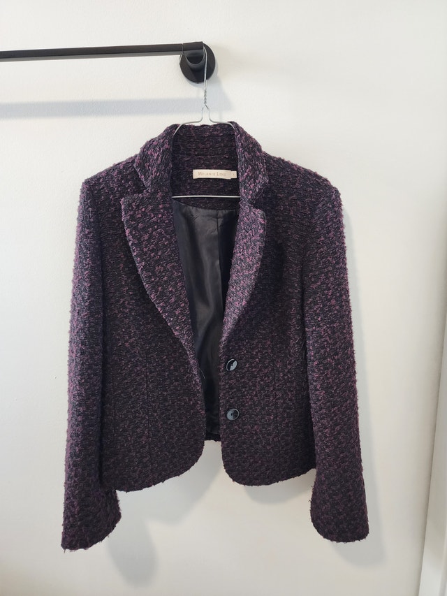 Womens size 4 Blazer in excellent condition