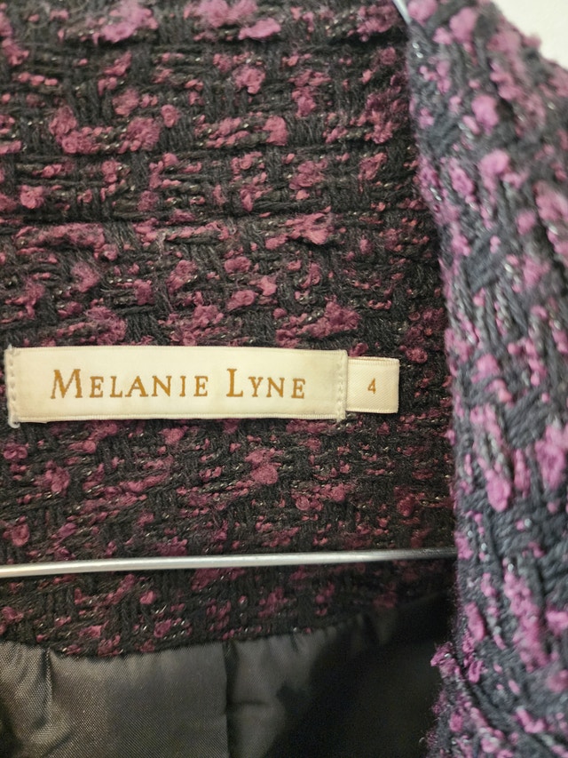 Womens size 4 Blazer in excellent condition - photo 2