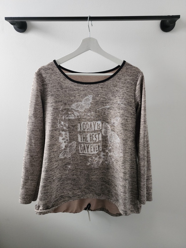 Womens Medium top