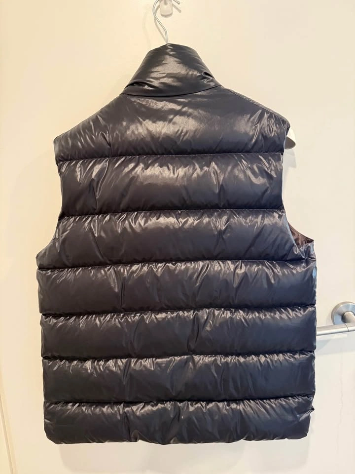 Authentic Moncler TIBB Vest – Size 3 – Excellent Condition - photo 4