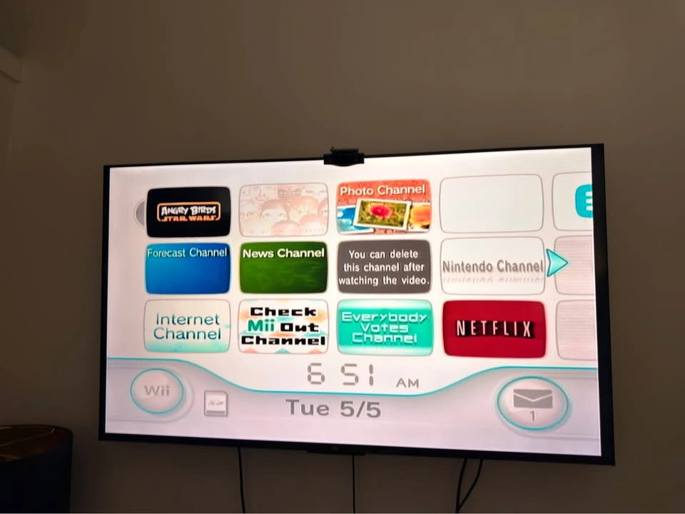 Nintendo Wii Console Bundle with 10 Games + 1 Remote - photo 2