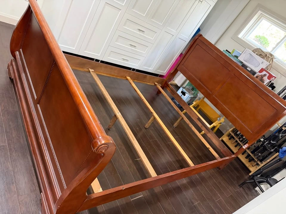 Solid wood Queen size bed frame - photo 2