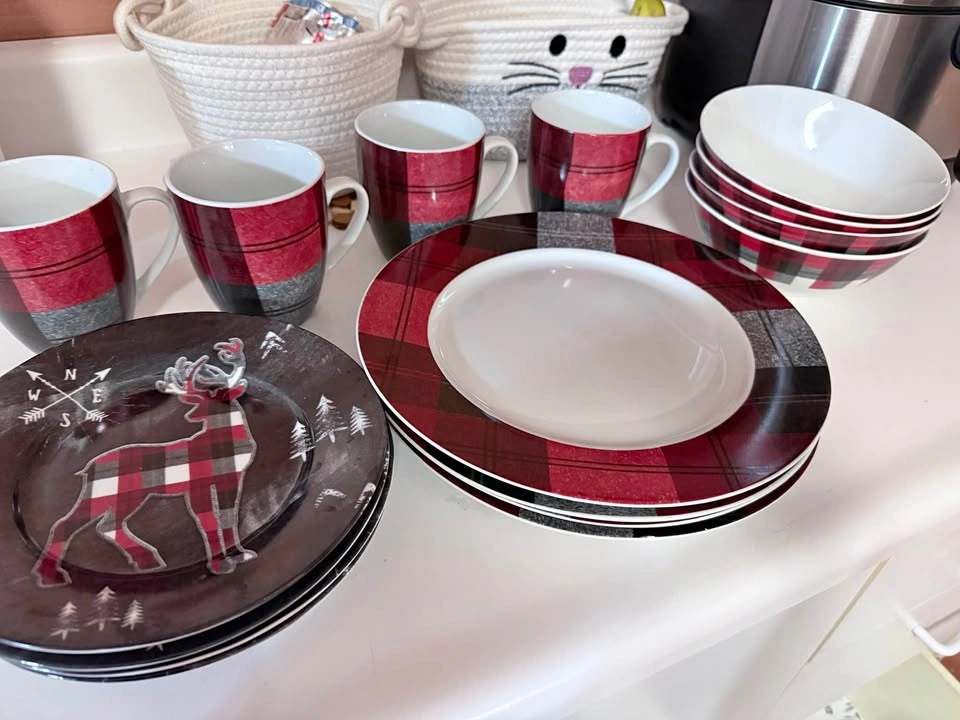 16 pc Plaid Dinnerware Set - Deer Design & 4 Cups