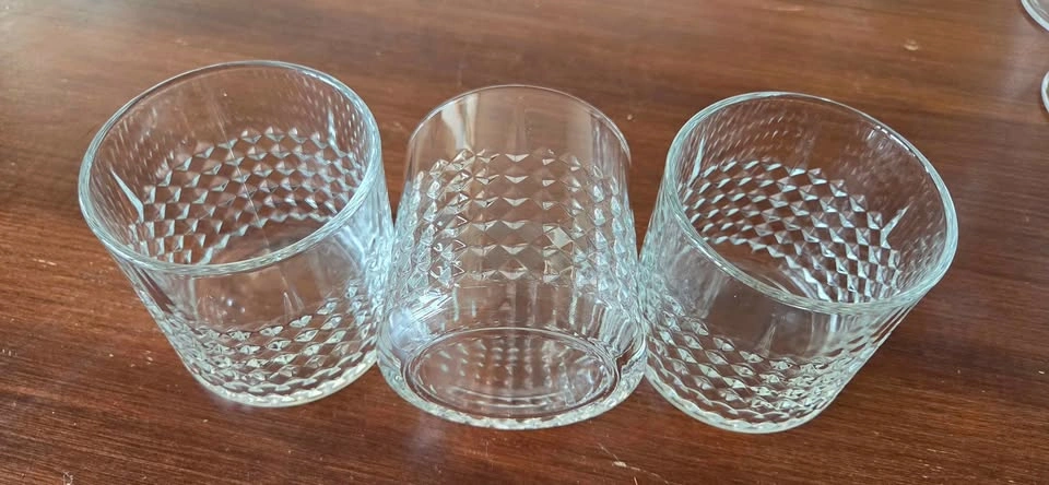 Variety of Alcoholic Beverage Glasses - photo 2