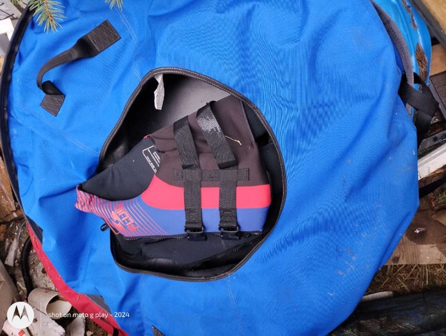 Tubes and life jackets - photo 3