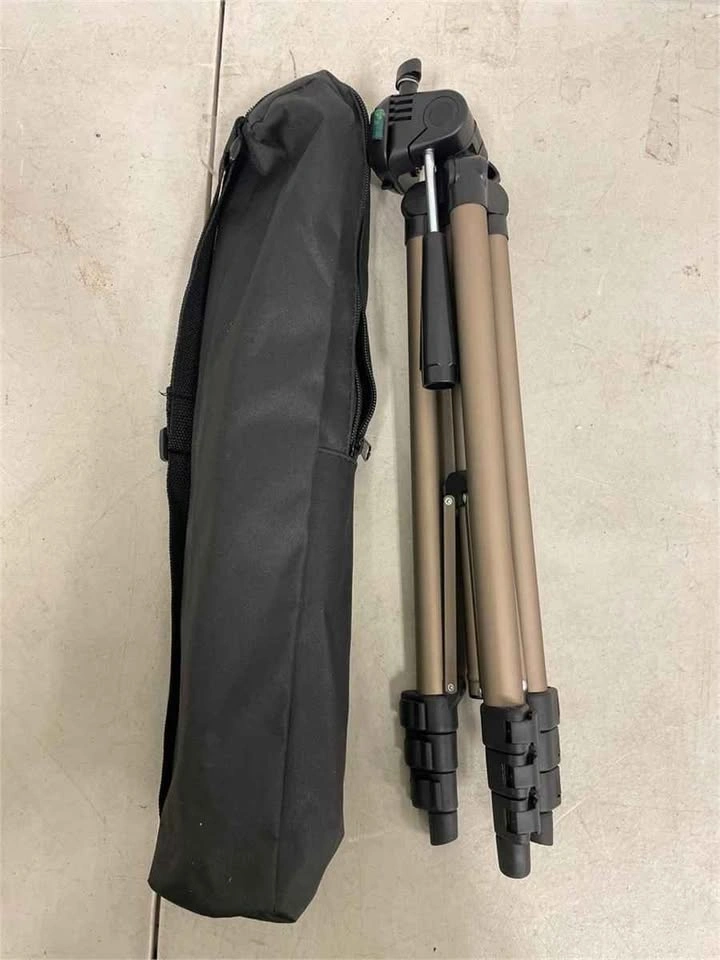 Amazon Basics 50-inch Lightweight Camera Tripod - photo 3