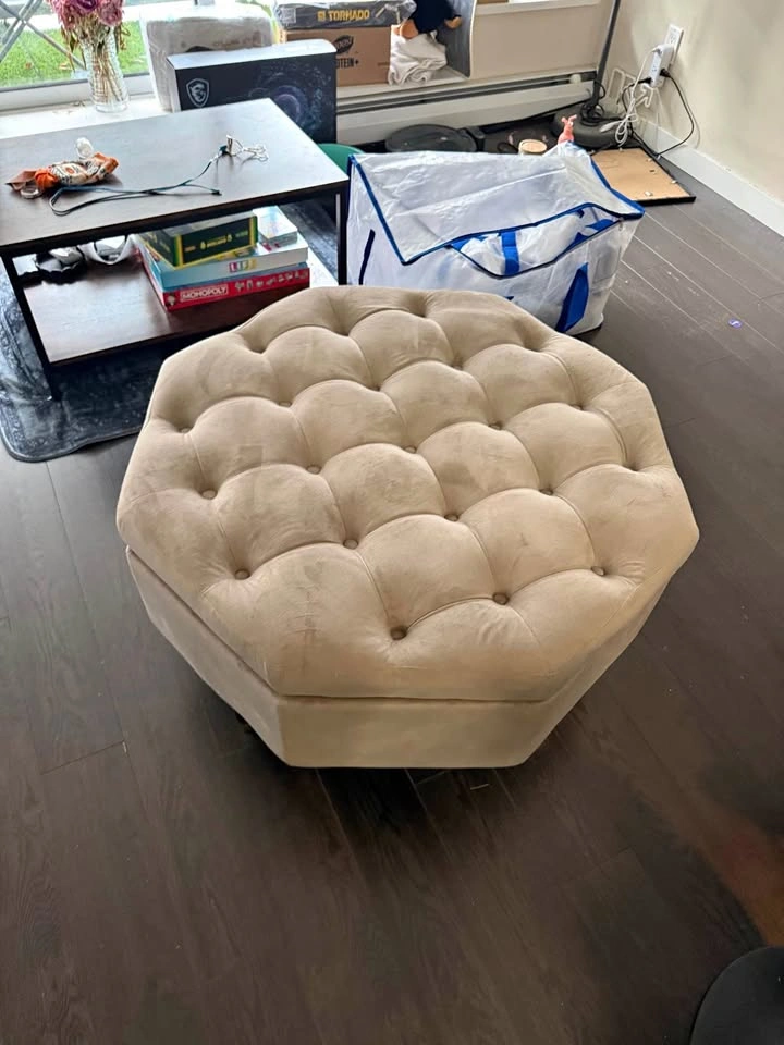 Ottoman chair with storage
