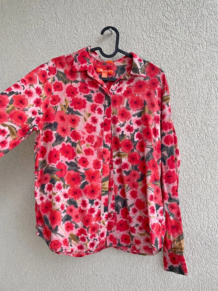 Size M, 100% Silk Floral Blouse Pink Red Button Front
