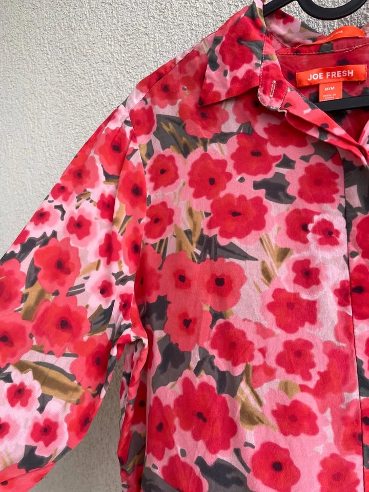 Size M, 100% Silk Floral Blouse Pink Red Button Front - photo 3