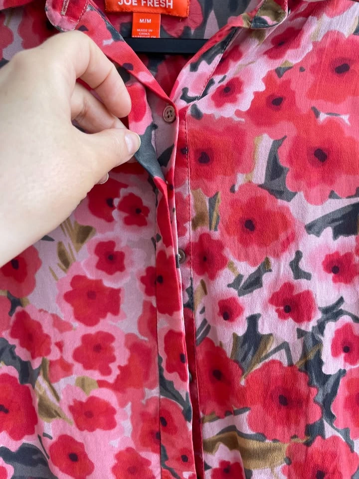 Size M, 100% Silk Floral Blouse Pink Red Button Front - photo 4