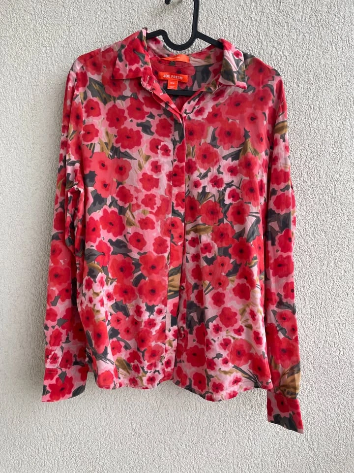 Size M, 100% Silk Floral Blouse Pink Red Button Front - photo 5