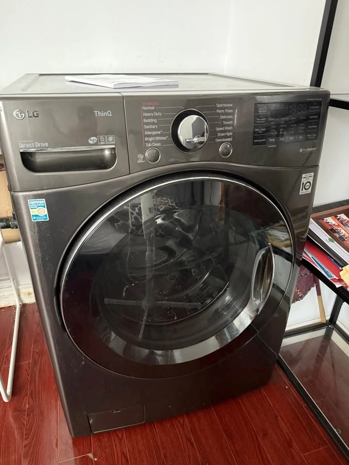 LG ThinQ Steam Washer & Dryer Combo - photo 3