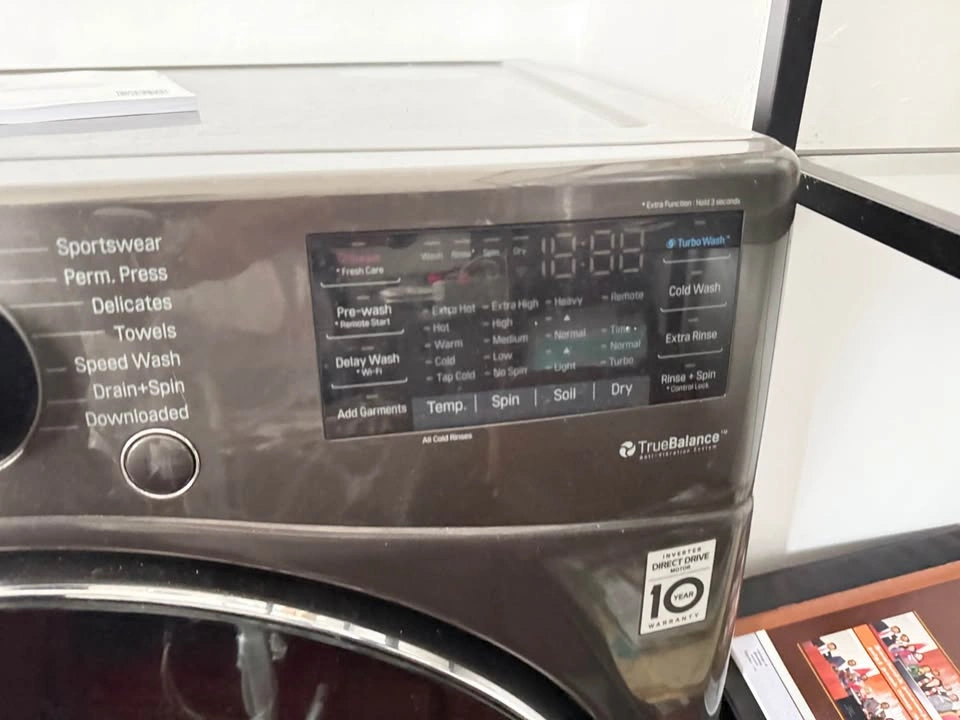 LG ThinQ Steam Washer & Dryer Combo - photo 5