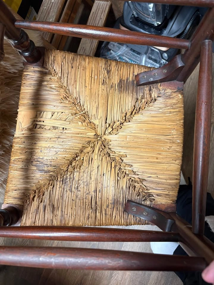 Wicker Bottom Chairs - photo 3