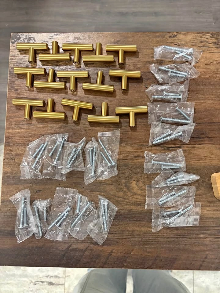 Cabinet Knobs/Hardware