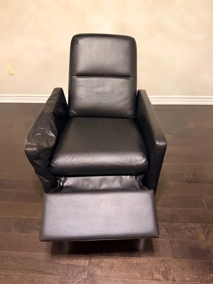 Black recliner chair - photo 2