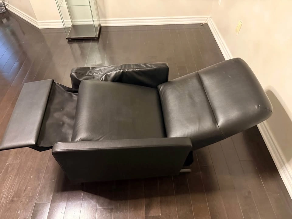 Black recliner chair - photo 3