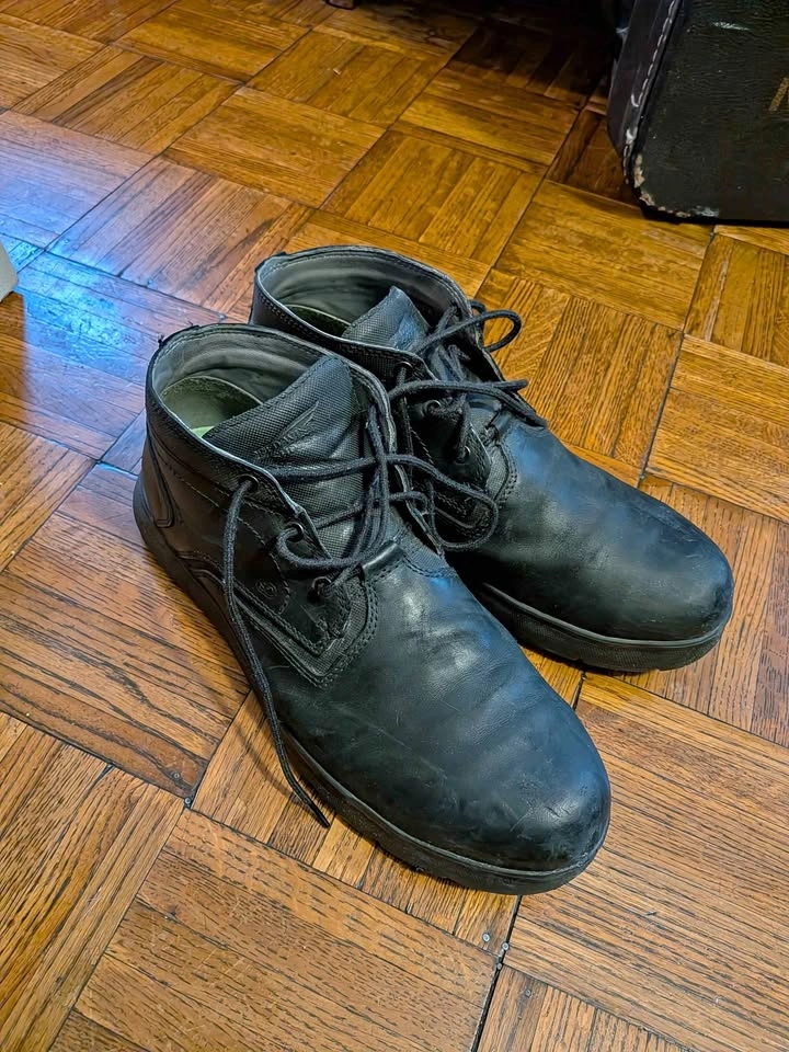 Red Wing boots - aluminum safety toe 6714 chukka