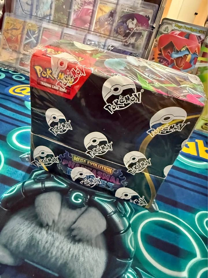 Phantasmal Flames Booster Bundle Display