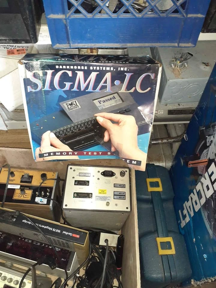Vintage Electronic Equipment - photo 2