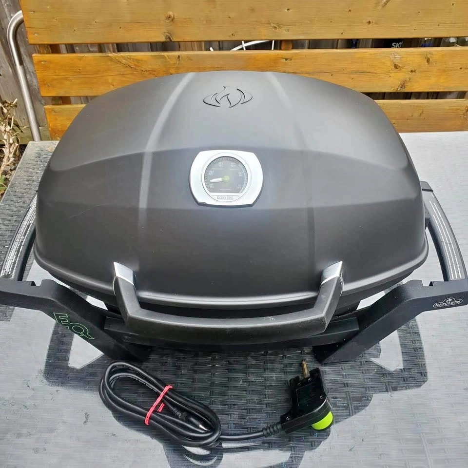 Napoleon TravelQ PRO285E Portable Electric Grill LIKE NEW