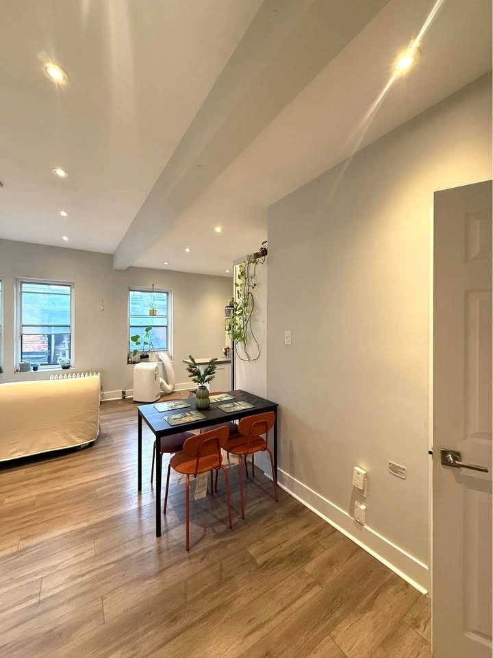 Renting 1 private bedroom in 3 bedroom apartment - photo 2