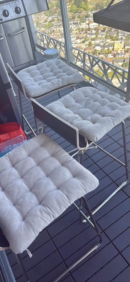 Custom bad balcony bar top and high chairs - photo 3