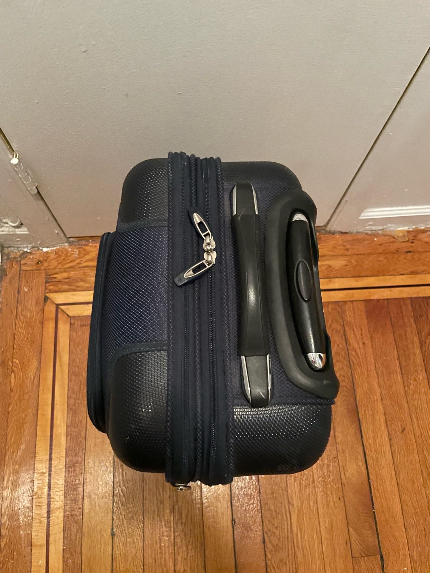 Gently Used Samsonite Carry On Luggage - photo 3