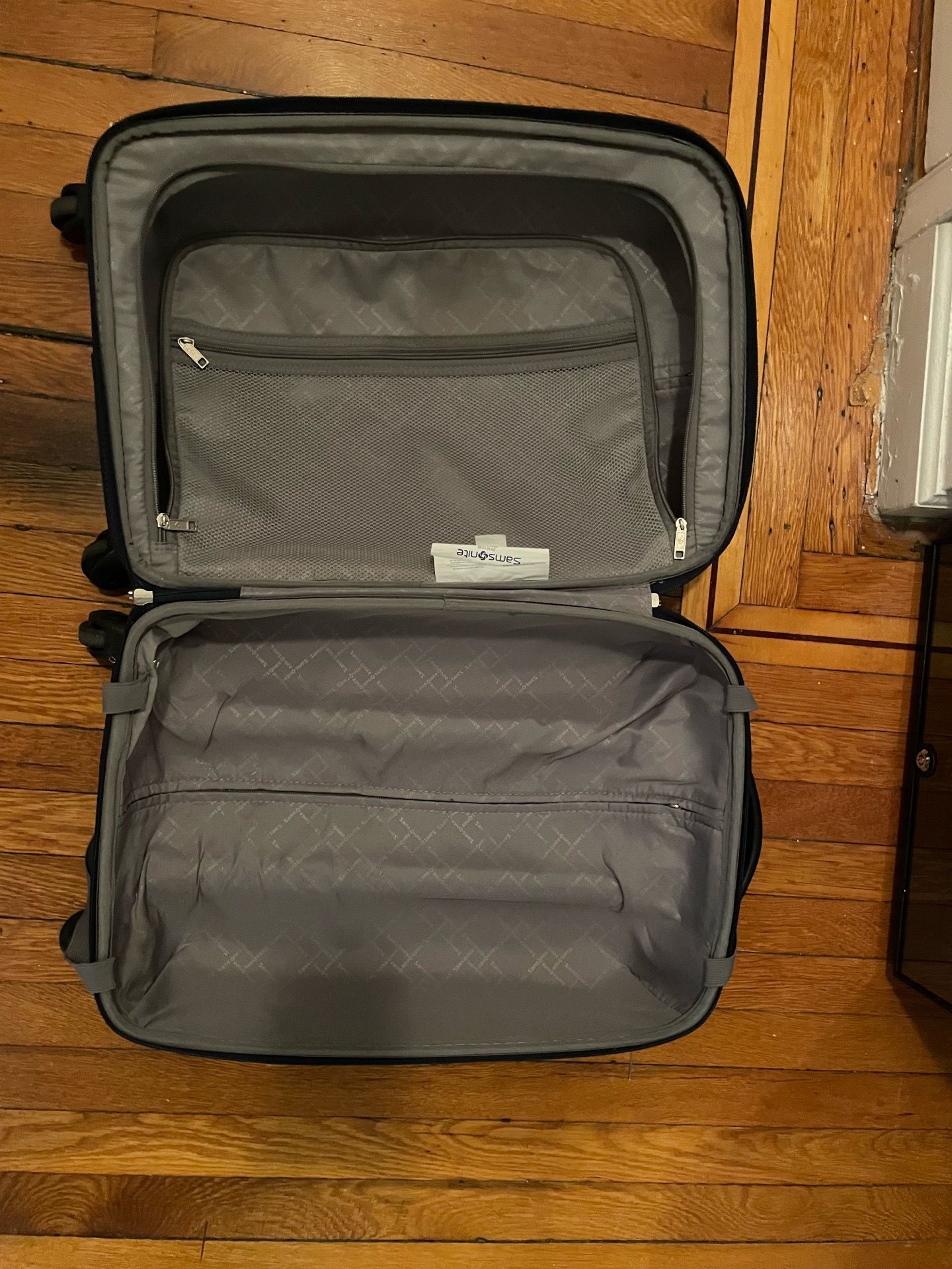 Gently Used Samsonite Carry On Luggage - photo 4