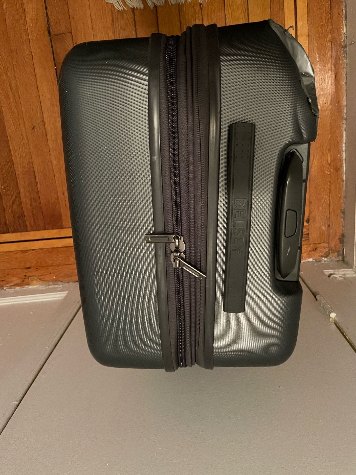 Used Delsey medium luggage - photo 2