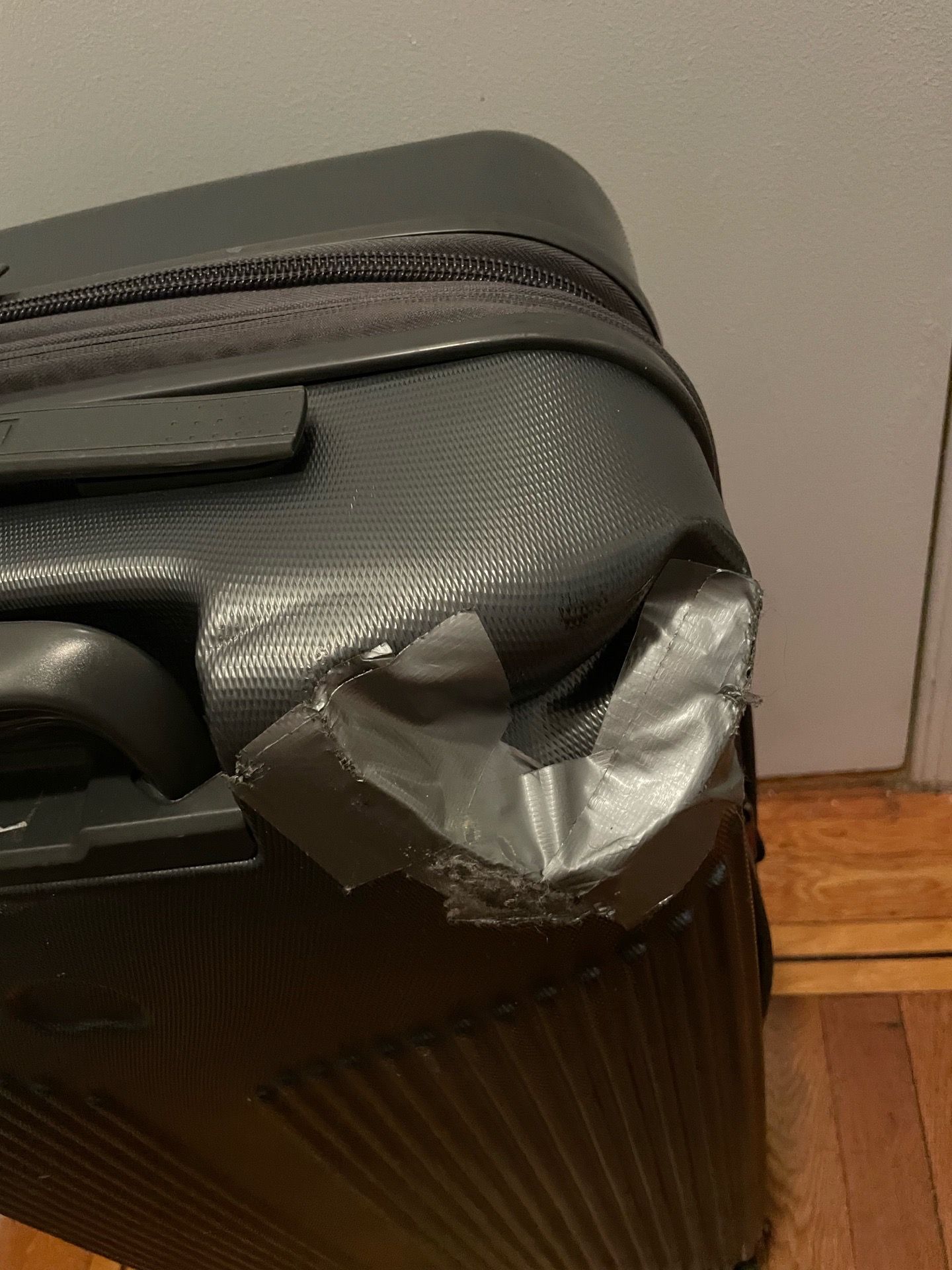 Used Delsey medium luggage - photo 5