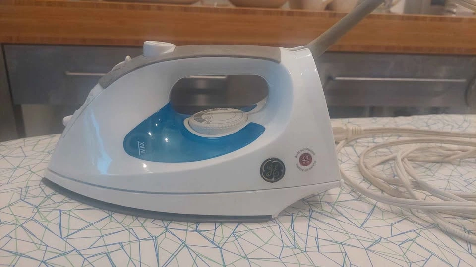 GE Iron and Ironing Board - photo 2