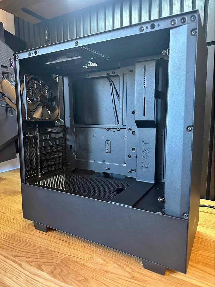 NZXT H510i Mid Tower Gaming PC Case - Black - Excellent
