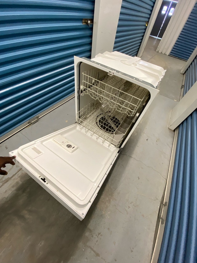 AMANA WHITE DISHWASHER - photo 4