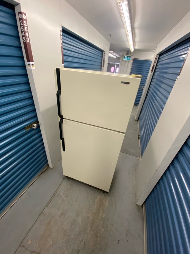 TOP FREEZER FRIDGE AVAILABLE - photo 3