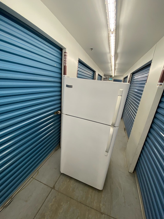 FRIDGDAIRE TOP FREEEZER FRIDGE - photo 3