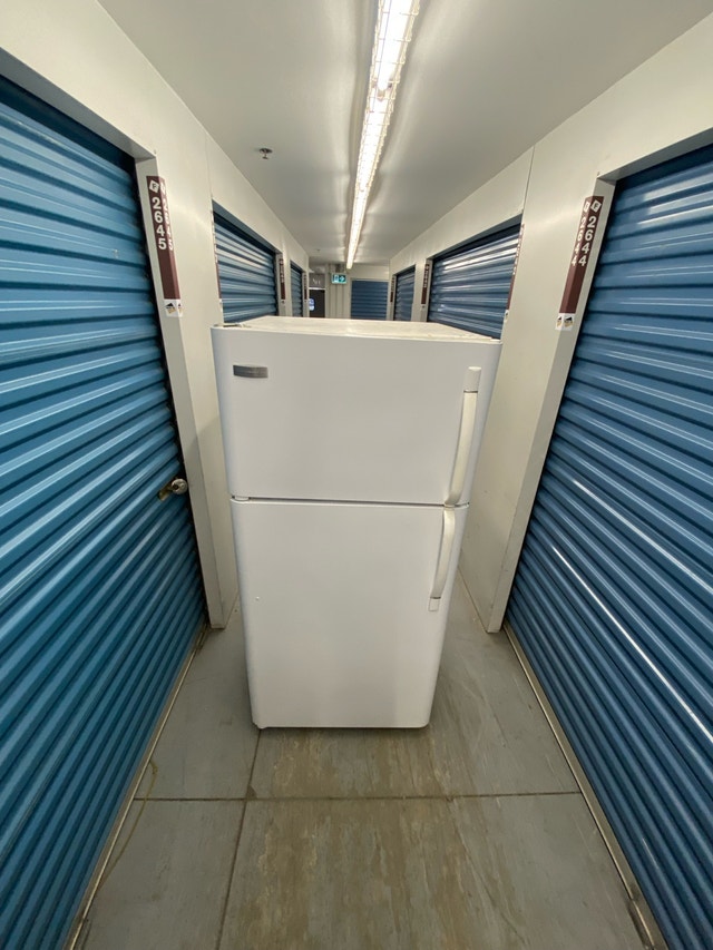 FRIDGDAIRE TOP FREEEZER FRIDGE - photo 4