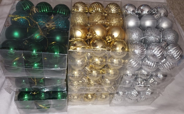 NEW Festive Christmas Tree Decor Ornaments Balls Set - 24 Pieces - photo 3