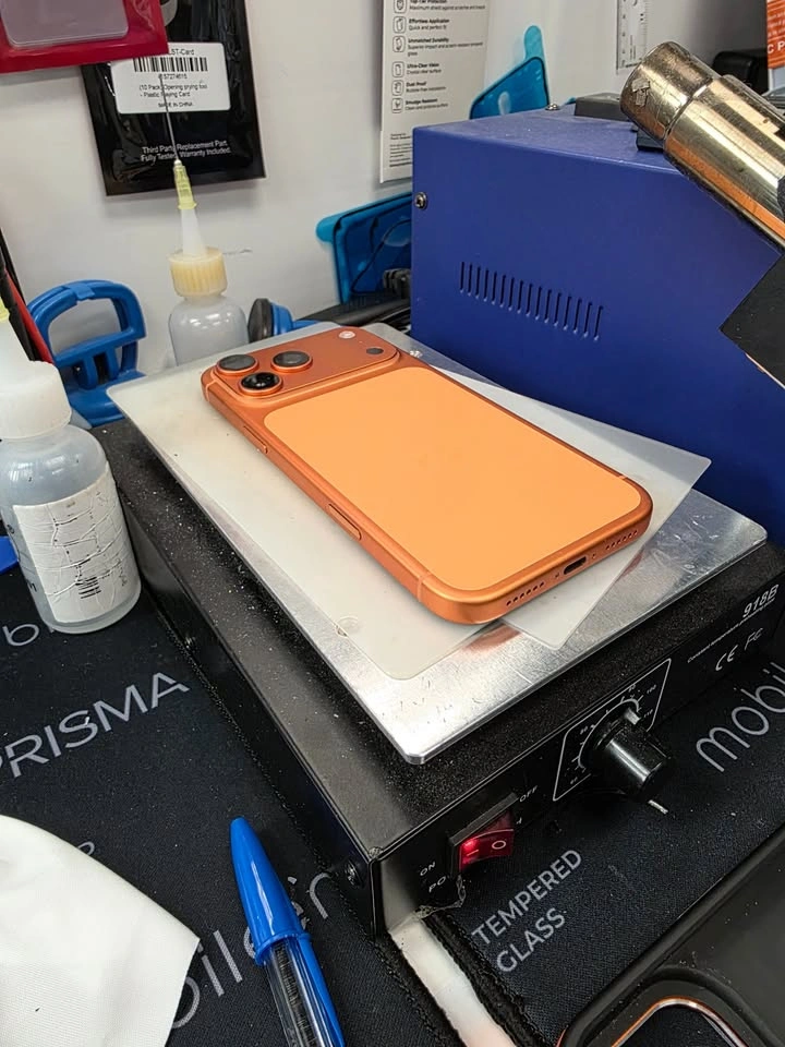 Cracked Screen or Battery Issues? - photo 2