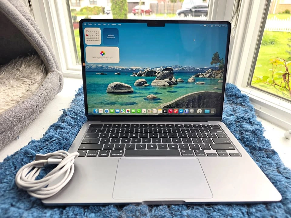 Apple MacBook Air M2 13.6" 16GB RAM 256GB