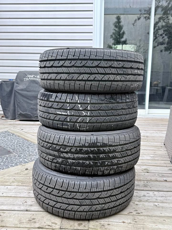 Set of AS Tires 215/50R17 Kelly Edge Touring