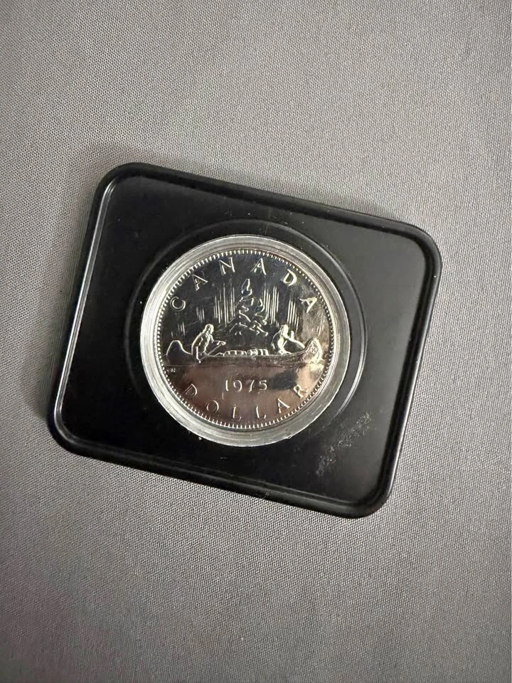1975 Canadian Dollar Coin Queen Elizabeth II